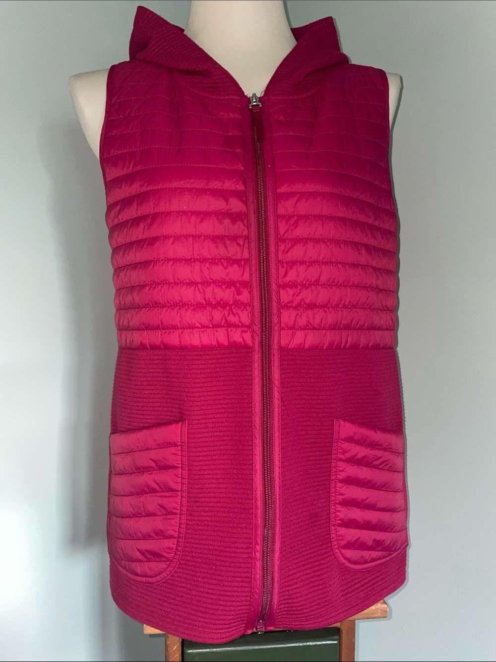 Chico’s Pink Hooded Zip Up Vest. Front Pockets. Size 1/Medium.